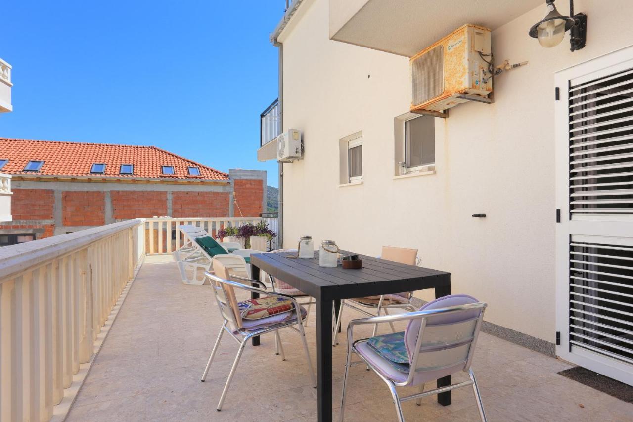 Apartments By The Sea Businci, Ciovo - 9450 Trogir Extérieur photo